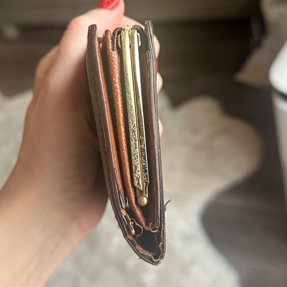 Louis Vuitton kiss lock wallet - Picture 6 of 14